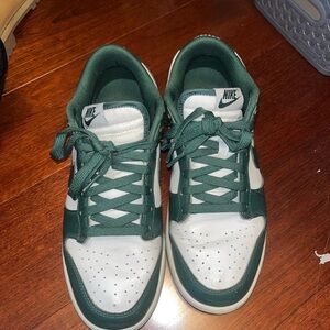 Nike dunk low pine green